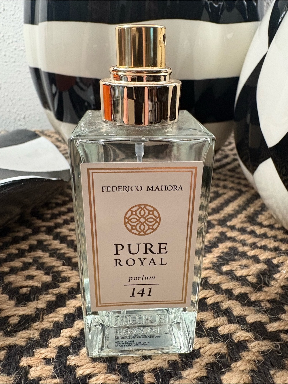 PURE ROYAL 141 Parfum — Gold & Clear Bottle
